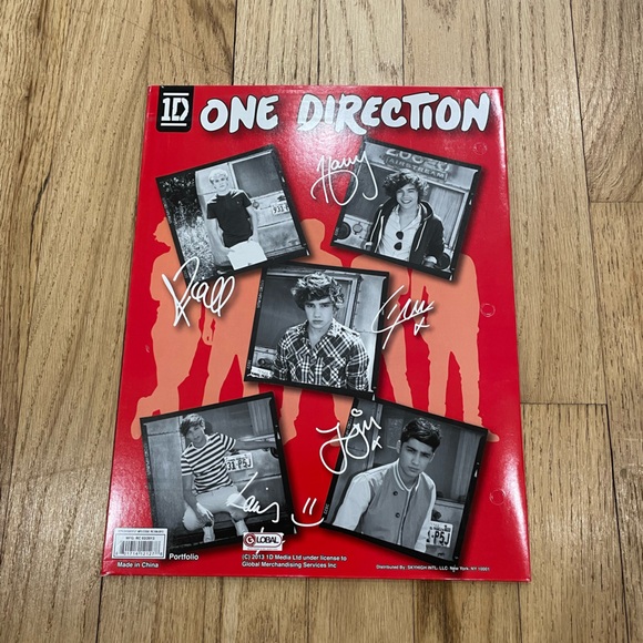 One Direction folder - Picture 3 of 3